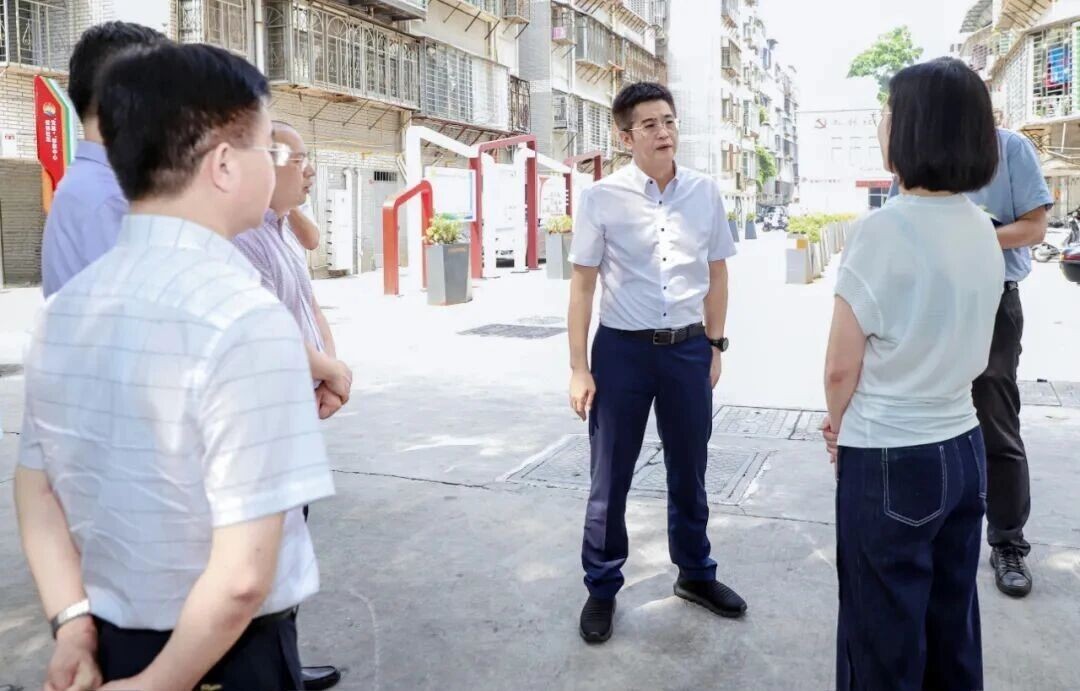 豐澤區委區政府主要領導調研社區黨建、教育教學、夏秋季愛國衛生運動等工作